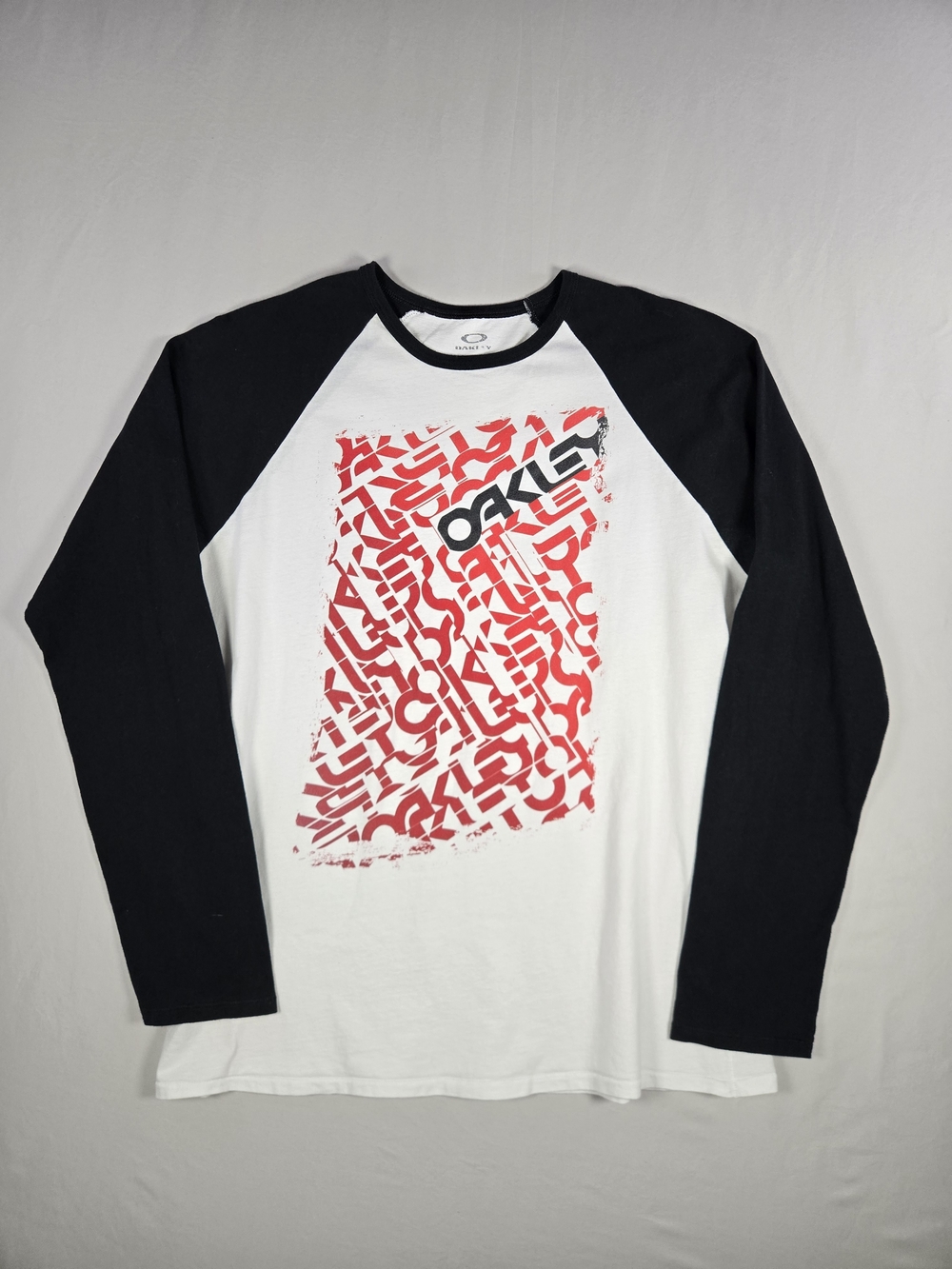 Near Vintage 2011 Oakley Raglan Long Sleeve Shirt Graphic Tee Size XL